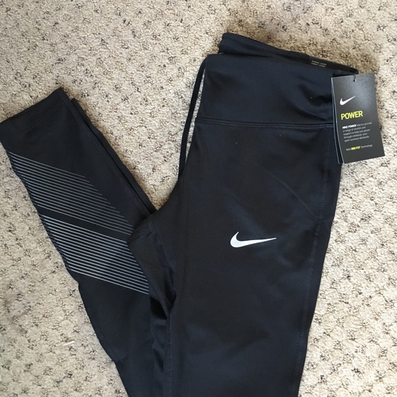 Nike women’s black tights - Picture 4 of 4